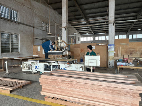 Latest company Solutions about Centre de traitement de portes en bois entièrement fonctionnel: une décennie de service fiable