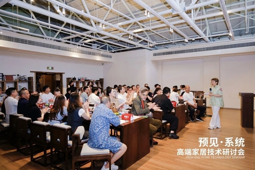 Son şirket haberleri Çin Ev Mobilyası Endüstrisi, Hangzhou Zirvesi'nde İşlevsel Memnuniyetten Değer Yaratmaya Yükseliyor