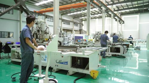 Derniers blogs de l'entreprise sur Les machines CNC pour portes peuvent-elles être personnalisées pour des matériaux spécifiques comme le bois massif ou les alliages d'aluminium ?