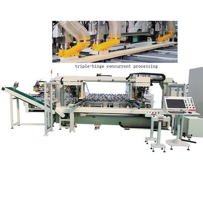 İyi bir fiyat. Otomatik Ahşap Kapı Kesme Makinesi Membran Kapıları için Kilitli Hinge Cnc Router Makinesi çevrimiçi