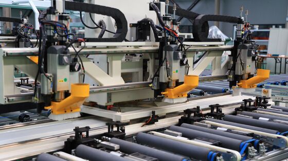 Guter Preis Tür CNC-Maschine geeignet zur Herstellung dekorativer und funktioneller Türelemente mit komplexen Geometrien und feinen Details Online